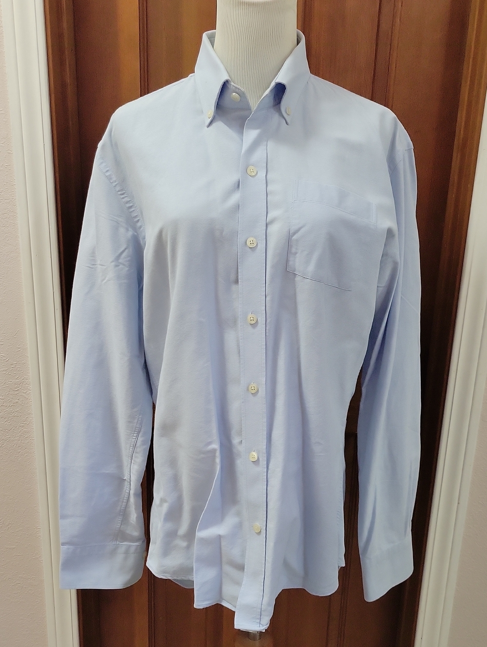 Classic Men’s Light Blue Button-Down Dress Shirt